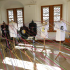 Exposición ‘Haciendo visible lo invisible’ realizada por mujeres en el Ciami de Villaquilambre en Botines. MARCIANO PÉREZ