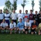 Foto de familia del partido de fútbol que despididó las fiestas de Jesuitas
