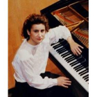 La pianista Nuria Guerras interviene en el concierto de esta noche