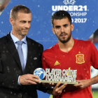 Ceballos, a la derecha, fue elegido mejor jugador de la Eurocopa sub 21 de Polonia. BEDNARCZYK