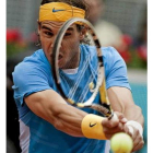 Nadal devuelve una bola en el partido de ayer.