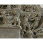 Detalle de uno de los capiteles del claustro de la Catedral leonesa, que se encuentran muy deteriorados. RAMIRO