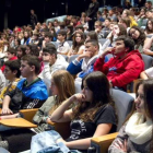 Jóvenes participantes en una de las conferencias.
