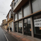 Imagen de comercios cerrados en Benavides de Órbigo