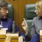 Iñaki Oyarzábal y Arantza Quiroga conversan, el pasado 20 de febrero, en el Parlamento vasco.