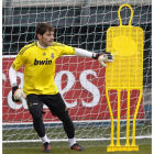Casillas se ejercita durante la sesión de entrenamiento en Valdebebas.
