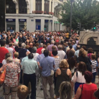 Concentración en el Ayuntamiento de León en repulsa por los atentados de Barcelona y Cambrils.
