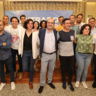 Foto de familia anoche en el Ponferrada Plaza tras conocerse que el PP tendrá 6 concejales. L. DE LA MATA