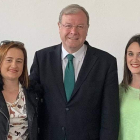 Silván se reunió ayer con representantes de las empresas del polígono industrial de León. DL
