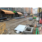 Imagen que presentan actualmente las obras en uno de los dos tramos de la avenida de Valdés, el comprendido entre la avenida de Compostilla y Gómez Núñez.
