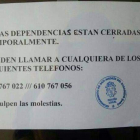 Cartel colocado en las dependencias policiales.