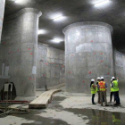 Un grupo de técnicos, en las bóvedas de intercambio de agua de las nuevas esclusas del Canal de Panamá, el pasado 15 de julio.