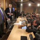 El ministro de Economía, Pedro Solbes, y el secretario de Estado de Hacienda y Presupuestos, Carlos