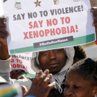 Manifestantes se concentran en los juzgados de Alexandra contra los ataques y asesinatos de inmigrantes en Sudáfrica.