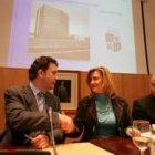 Riesco y Del Olmo firman junto al director de Estadística, Fernando Mayo