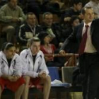 Miguel Ángel Estrada dando instrucciones en un partido de esta temporada