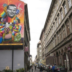 Vista del mural de Okuda San Miguel en Budapest  en recuerdo a Ángel Sanz-Briz.