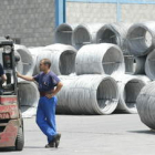 La factoría acerera ubicada en Santo Tomás de las Ollas seguirá activa, pero reduce plantilla al bajar el número de pedidos.