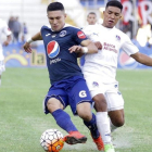 Futbolistas del Motagua y del Olimpia durante el clásico hondureño.
