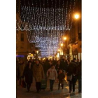 La Calle Ancha es uno de los viales en los que se han colocado las luces navideñas más novedosas