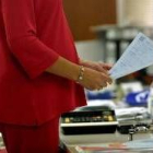 Una mujer en su puesto de trabajo