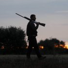 Un cazador en una jornada en el campo leonés. Y en una temporada en positivo. JESÚS F. SALVADORES