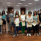 Alumnado participante en el curso con sus diplomas. DL