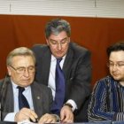 Martín Manceñido, Graciliano Palomo y Abel Pardo, durante la asamblea de la plataforma pro autovía