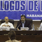 Los negociadores de Colombia y las FARC, durante la lectura del acuerdo, este sábado en La Habana.