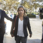 La tesorera del PP, Carmen Navarro, este lunes a su llegada a los juzgados de València.