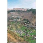 El Feixolín, con el cielo abierto en lo alto y el pueblo de Orallo en el valle