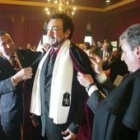 Los amigos de la capa de toda España bailaron y cantaron frente a la Catedral de León