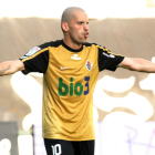 Yuri, delantero de la Deportiva, celebra uno de sus goles conseguido esta temporada.