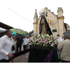 Camponaraya celebró ayer la procesión en honor a La Soledad. ANA F. BARREDO