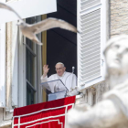 El papa Francisco, ayer en la Plaza de San Pedro. FABIO FRUSTRACI