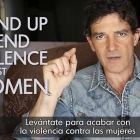 Antonio Banderas llama a acabar ya con la violencia contra las mujeres.