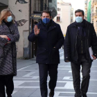 Alfonso Fernández Mañueco entre Carriedo e Isabel Blanco ayer, en Zamora. MARIAM MONTESINOS