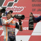 Andrea Dovizioso, Marc Márquez y Danilo Petrucci, en el podio del GP de Japón.