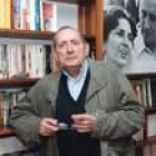 El escritor Miguel Delibes, quien cumple hoy 82 años
