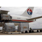 Descarga en Zaragoza del avión procedente de China con las primeras seis toneladas de material de protección adquirido directamente por la Junta.