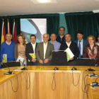 Alcaldes que asistieron ayer a Santa María del Páramo para la firma de convenios con Poeda.