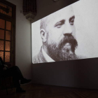 Imagen del arquitecto catalán proyectada durante una presentación en el palacio de Gaudí. JESÚS F. SALVADORES