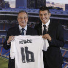 Florentino Pérez presenta a Kovacic como nuevo jugador del Real Madrid.