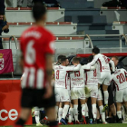 Los jugadores de la Cultural celebran el gol del canterano Rodri que dio el triunfo al conjunto leonés ante un Bilbao Athletic que se había adelantado. BORJA GUERRERO