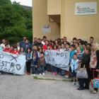 Padres y alumnos del Marcial Álvarez Vega se manifestaron ayer ante las puertas del centro.