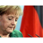 La canciller alemana Angela Merkel hace una declaración a los medios sobre la renuncia