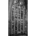 La mayoría de las imágenes recuperadas son vistas de ciudades, rincones históricos y espacios monumentales. Debajo, vidrieras y claustro catedralicios. AGFITEL