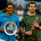 Nadal y Murray con sus respectivos trofeos.