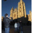 Los primeros turistas del puente se dejaron ver en la tarde de ayer.