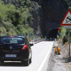 El túnel de Peñarrubia sigue cortado en una dirección. L. DE LA MATA